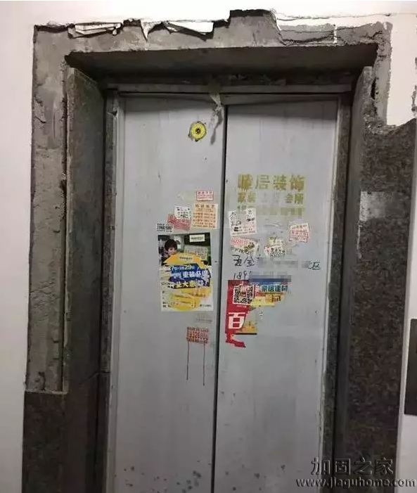 大媽用杯子擋電梯致電梯爆炸，電梯應如何加固？